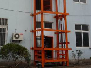 導軌式液壓升降平臺